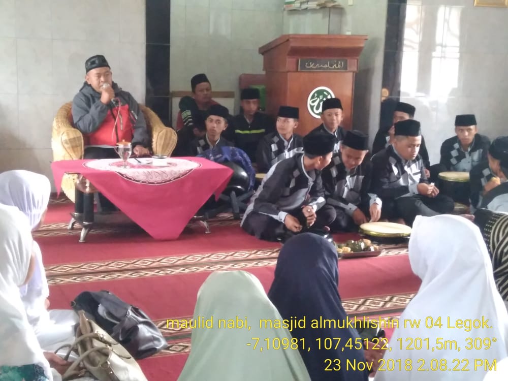 MEMPERINGATI MAULID NABI MUHAMMAD SAW