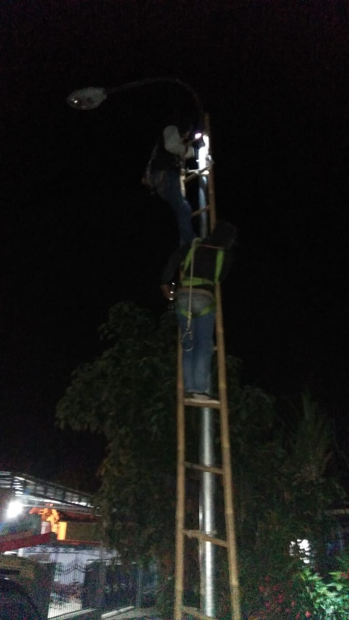 Pemasangan Penerangan Jalan Umum (PJU)