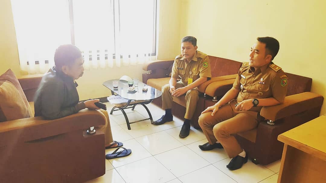 Kepala Desa Panundaan Bersama Beberapa Dinas