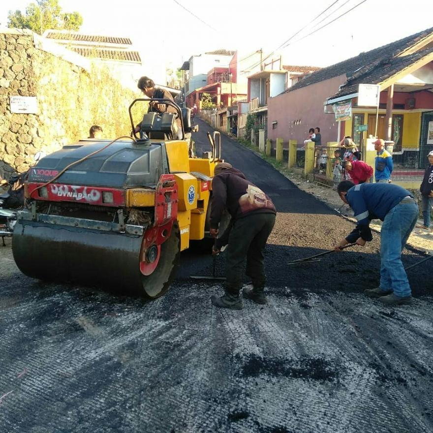 Pengerjaan HOTMIX Jalan Desa Jalur Kp. Kopeng - Kp. Batukasur