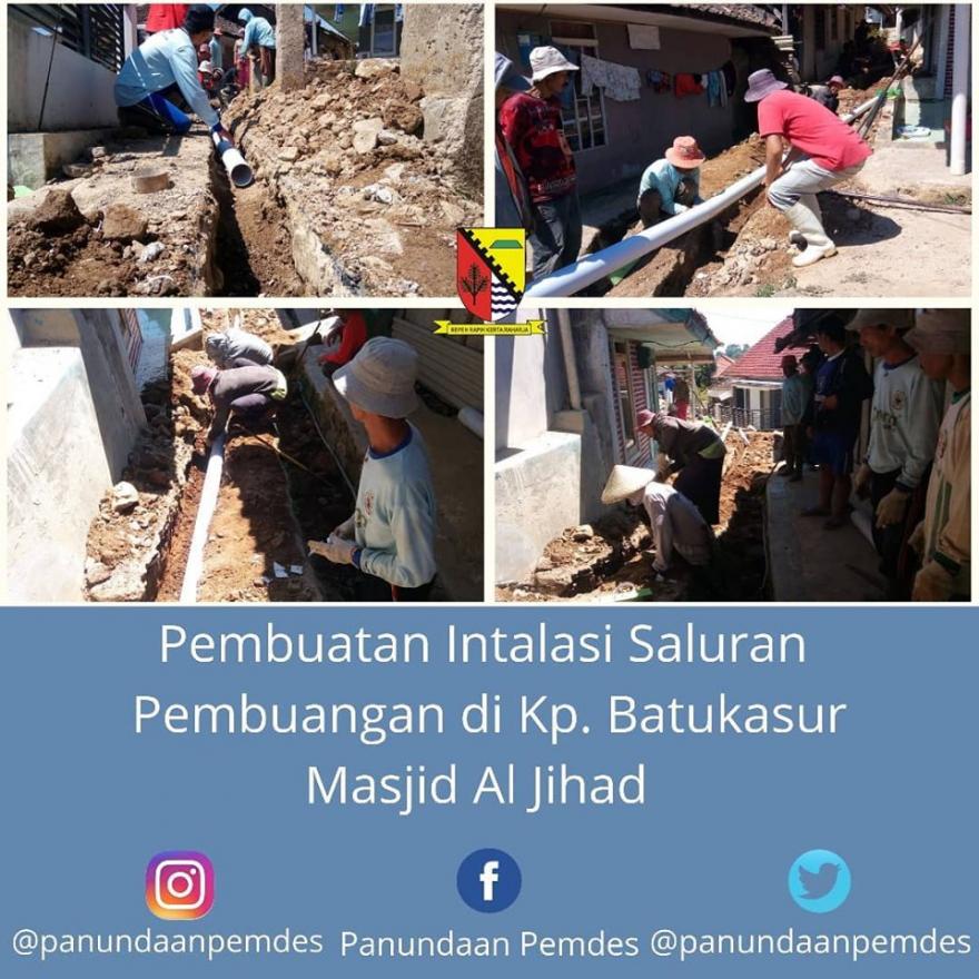 Pembuatan intalasi saluran pembuangan di kp. Batukasur masjid Al jihad.